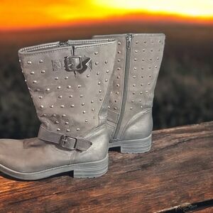 Union Bay woman's size 9 buckle boots with gunmetal accents
